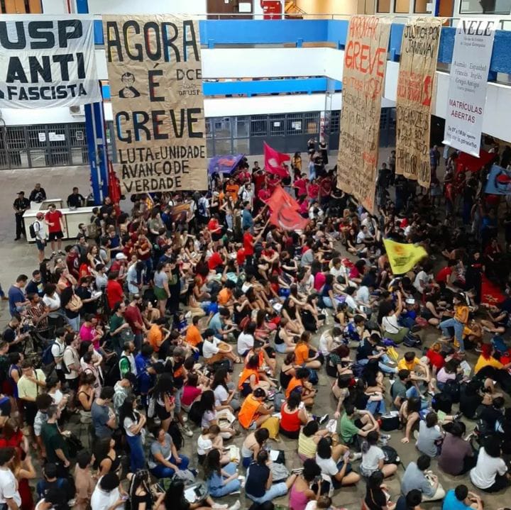 TODO APOIO E SOLIDARIEDADE AOS ESTUDANTES E PROFESSORES(AS) DA USP!